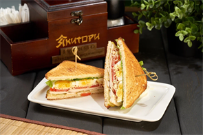 Сендвич с курицей 00673